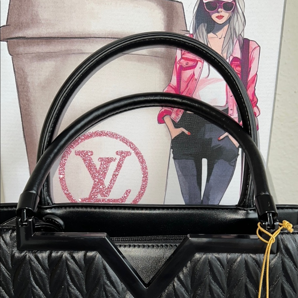 Black Leather Quilted Satchel - Picture 5 of 9